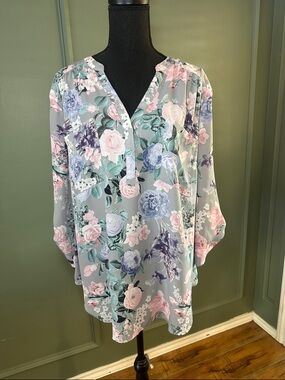 torrid Gray Floral Split-Neck Blouse with Pink & Blue Roses